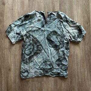 Anne Carson Short Sleeve Shirt Grey Tye Dye Roses 100% Silk